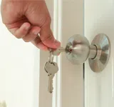 Tucson Locksmith Service Tucson, AZ 520-226-3047 - 14a-Unlock-Door