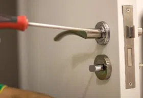 Tucson Locksmith Service Tucson, AZ 520-226-3047 - 17a-Install-New-Lock