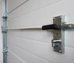 Tucson Locksmith Service Tucson, AZ 520-226-3047 - 6a-Garage-Door-Locks